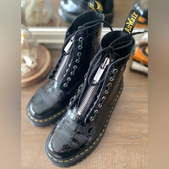 Dr. Martens Sinclair platform black boots in croc patent leather (Women, 9) BNWT - Picture 8 of 11